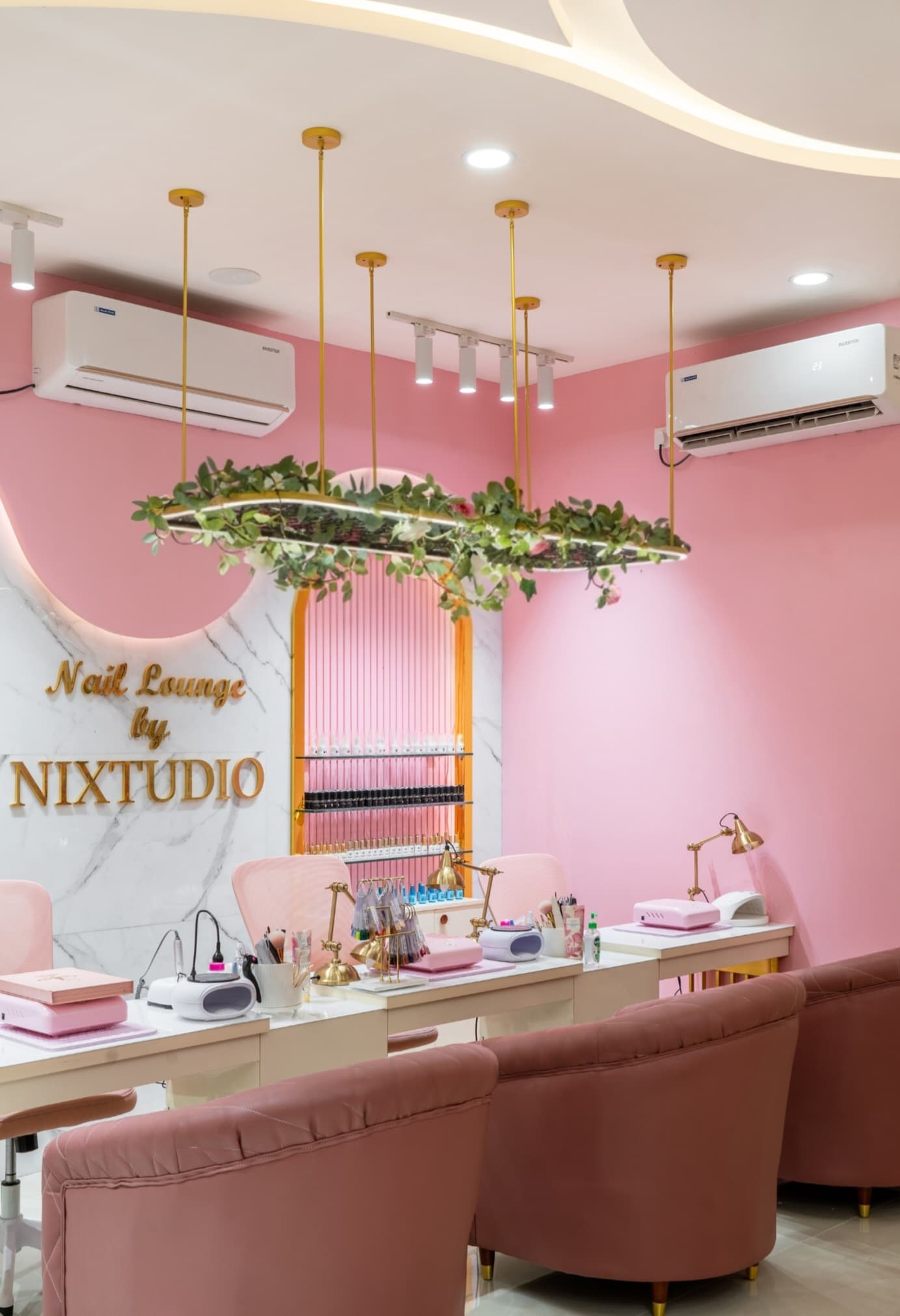 Nix-Studio-Pala-Professional-Makeup-Station-Kottayam — Ring-light setup for HD bridal application