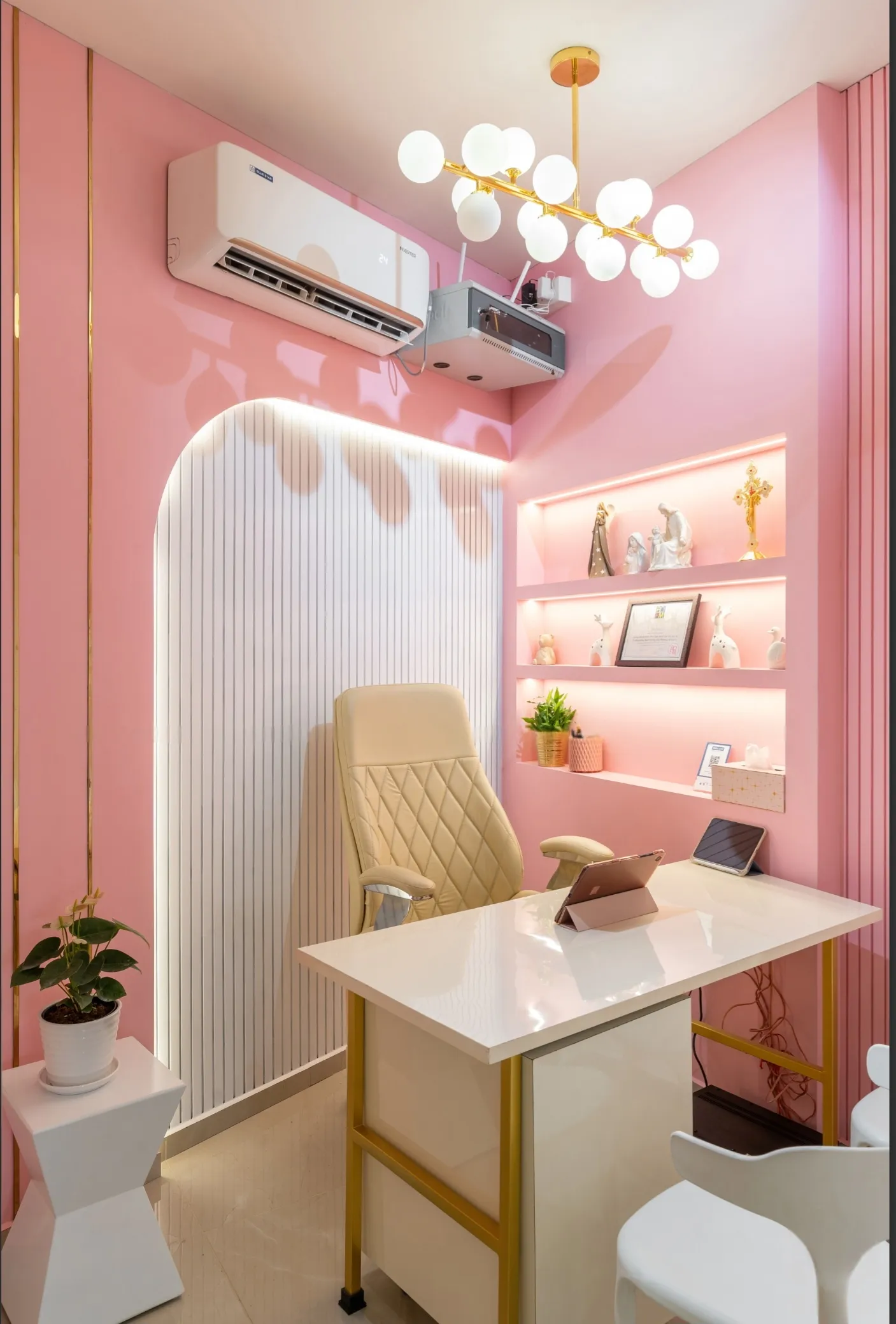 Private bridal prep suite at NIXTUDIO premium bridal makeup studio in Pala Kerala